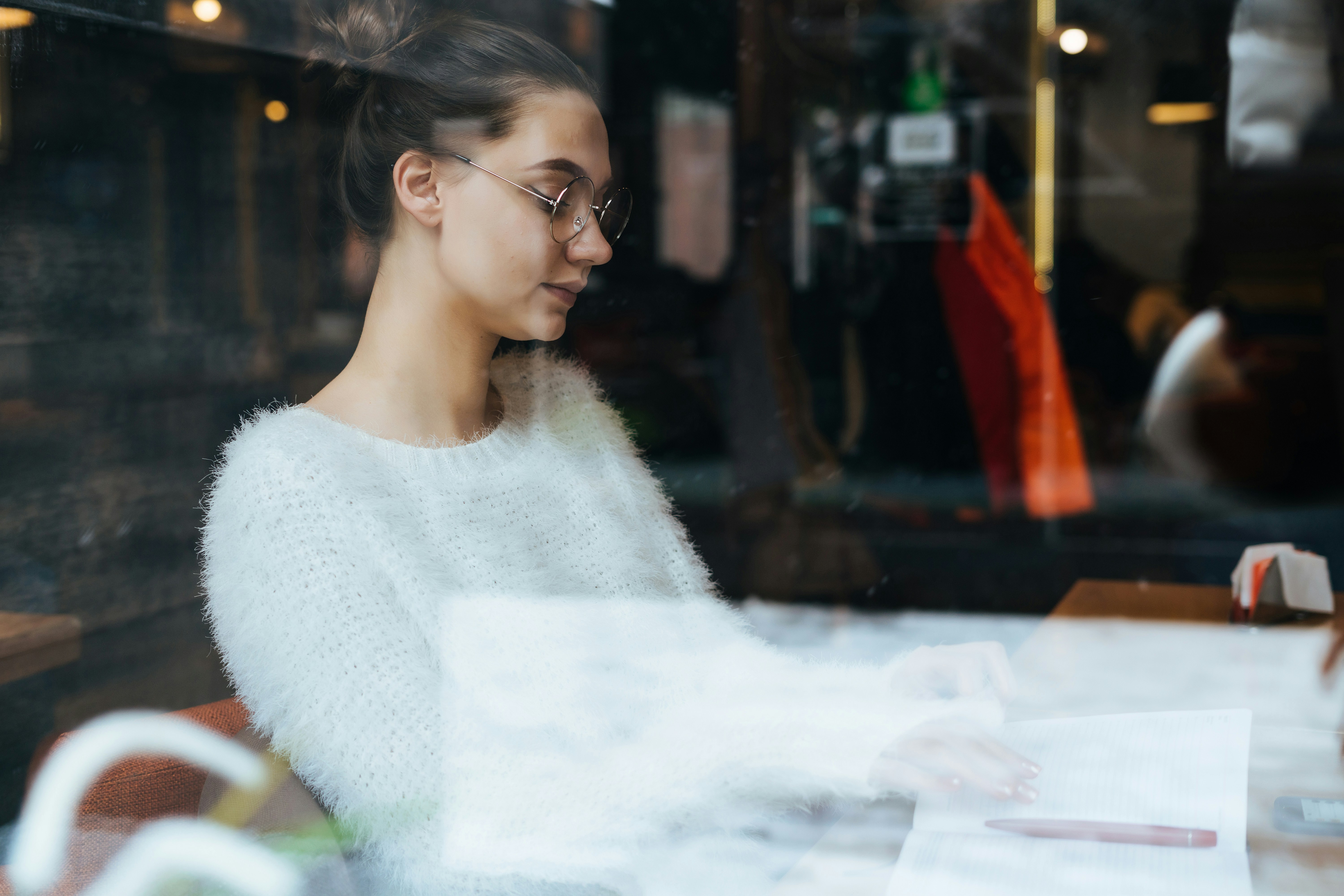 Persona portrait of Ayesha, UX designer working remotely